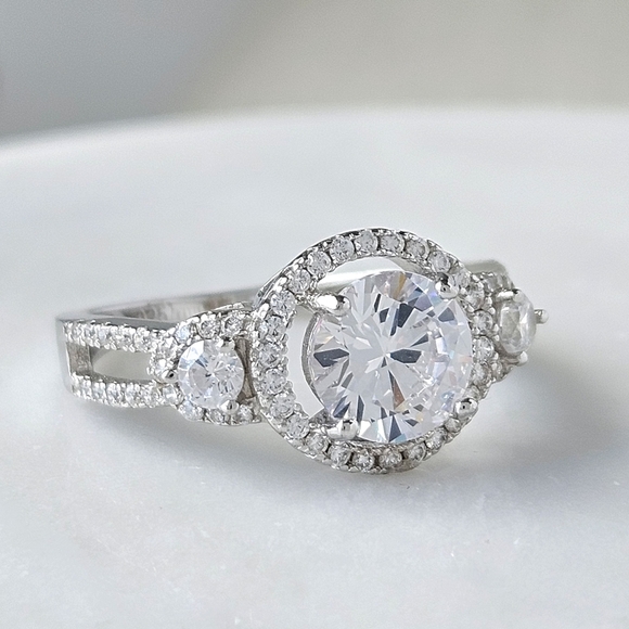 Classic Engagement Style Round Halo ring,  925 Sterling Silver - Picture 4 of 6